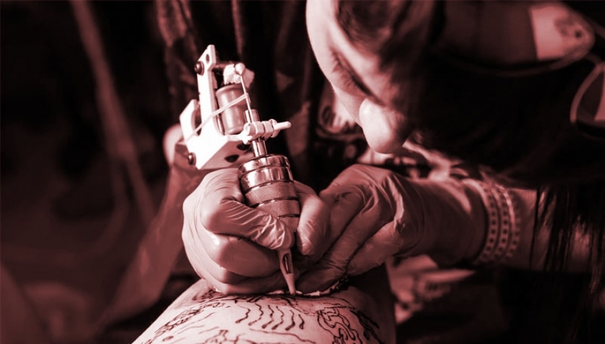 8 dicas de como cuidar da tatuagem.