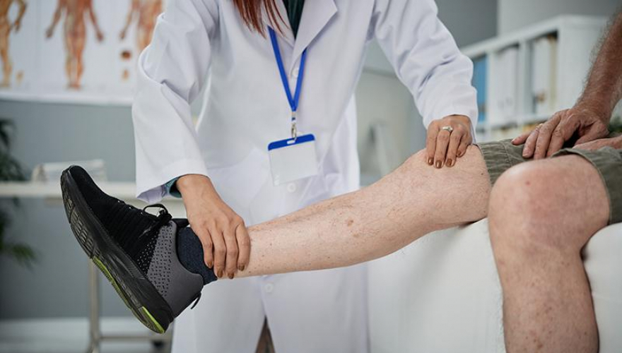 O que faz um médico reumatologista?